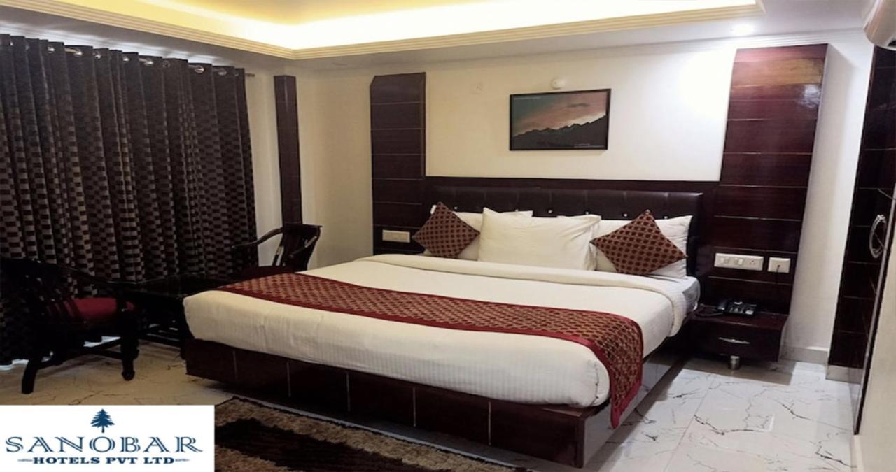 Hotel White Grand Shimla - In City Centre - A Centrally Ac Hotel Zewnętrze zdjęcie