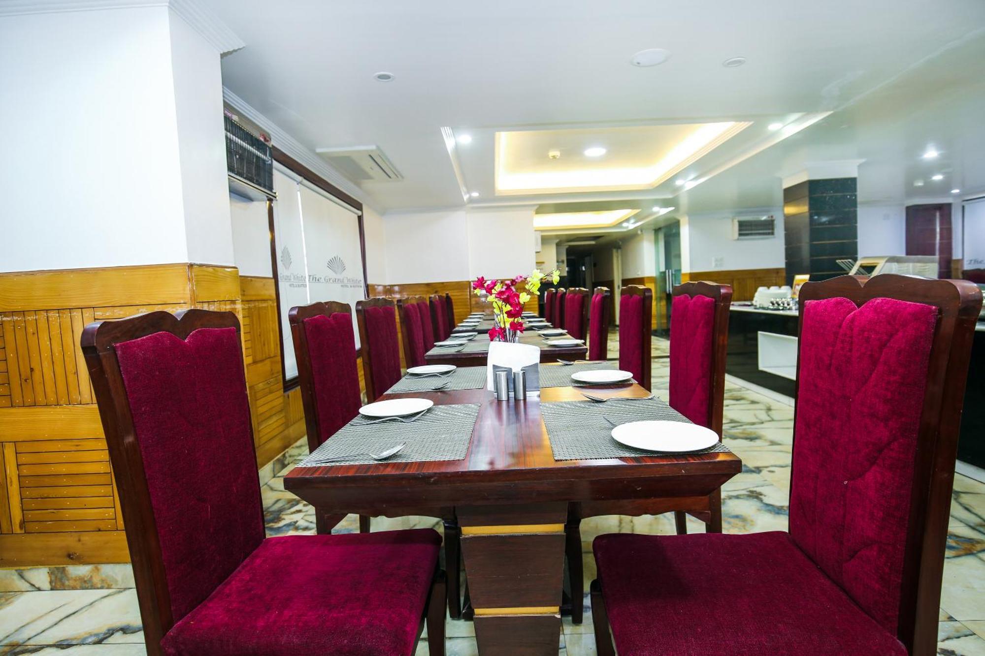 Hotel White Grand Shimla - In City Centre - A Centrally Ac Hotel Zewnętrze zdjęcie