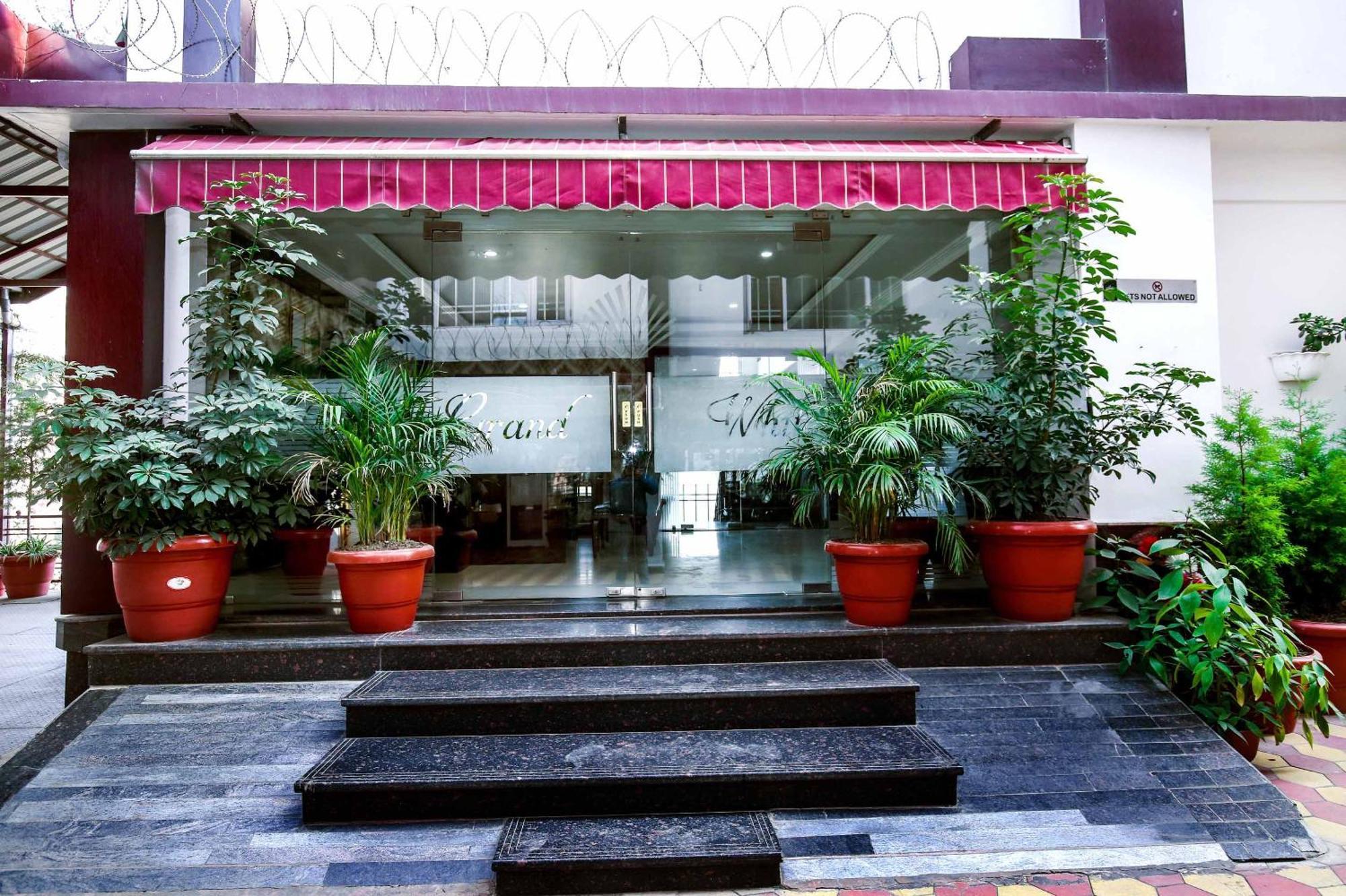 Hotel White Grand Shimla - In City Centre - A Centrally Ac Hotel Zewnętrze zdjęcie